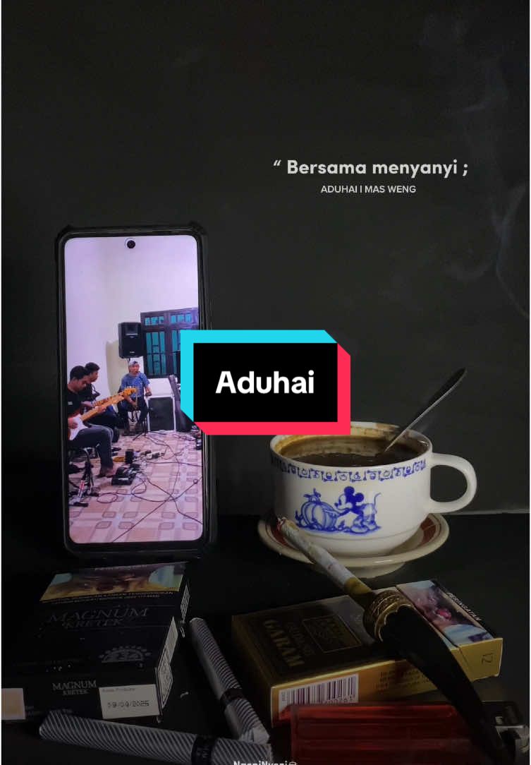 Wayah e ngopi nyeni woo ☕️☕️🚬🚬 Judule lagu : ADUHAI Sing nyanyi : mas @mas weng 😁  Sumber videone : vt @Perdana production  #aduhai #masweng #dangdut #dangdutkoplo #kopidangdut #ngopinyeni☕ #ngopinyeni #kopistory☕️ #maslang #ngopi #ngopisantuy #bahanswmu #bahanswmubolo😁 #liriklagu #liriklaguviral #overlaylirik #templatelirik #CapCut 