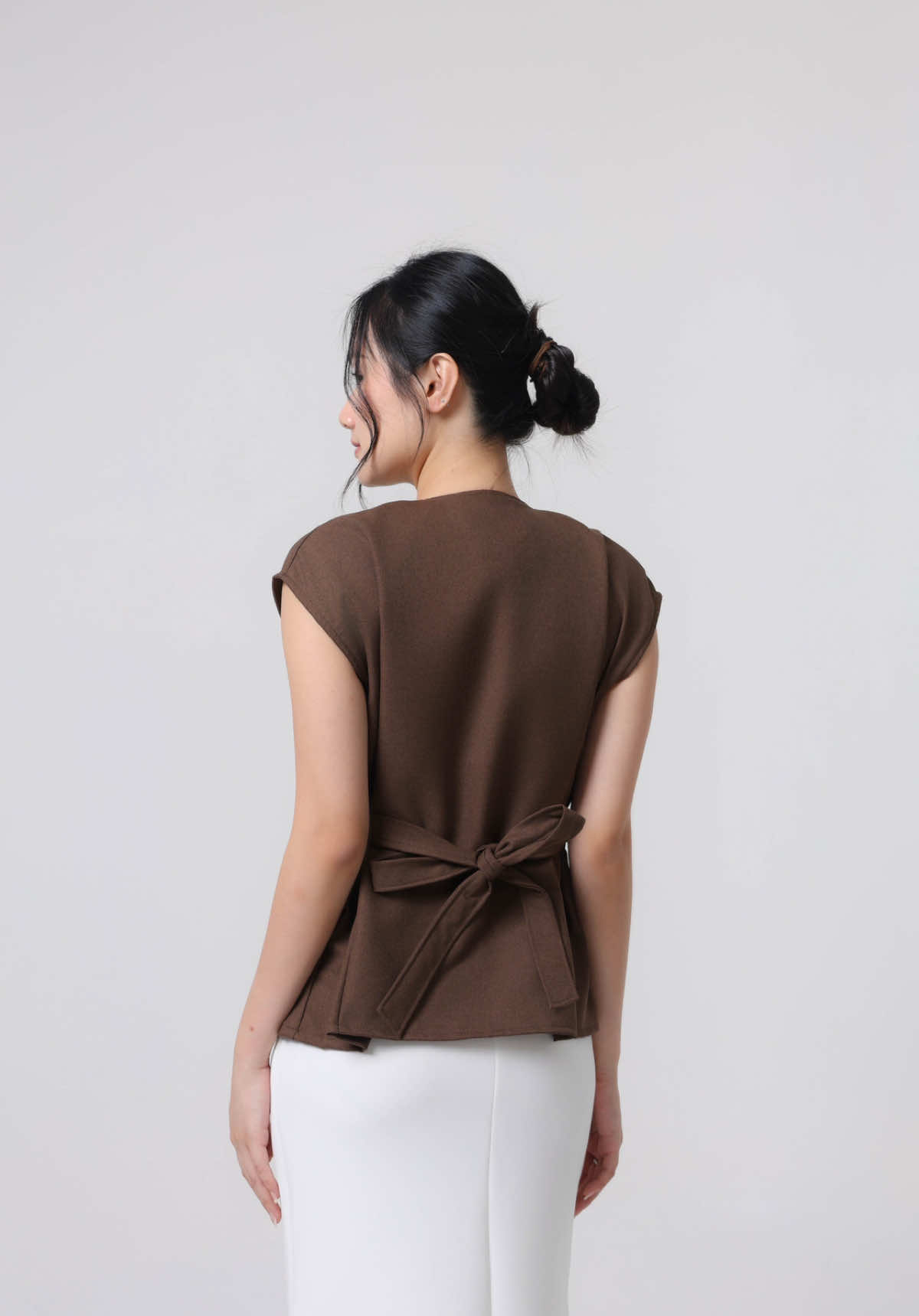 Styling outfit lake Connor Vest dari Haiclo Official. Salah satau item yang lagi naik daun ini wajib banget kamu punya nih!🥰💖 #haicloofficial #haiclocbestproduct #Guncang66SpecialGajian 