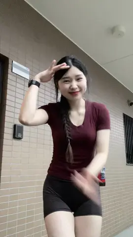 Thử thách nhảy trước cửa nhà hàng xóm😅#xuhuong 