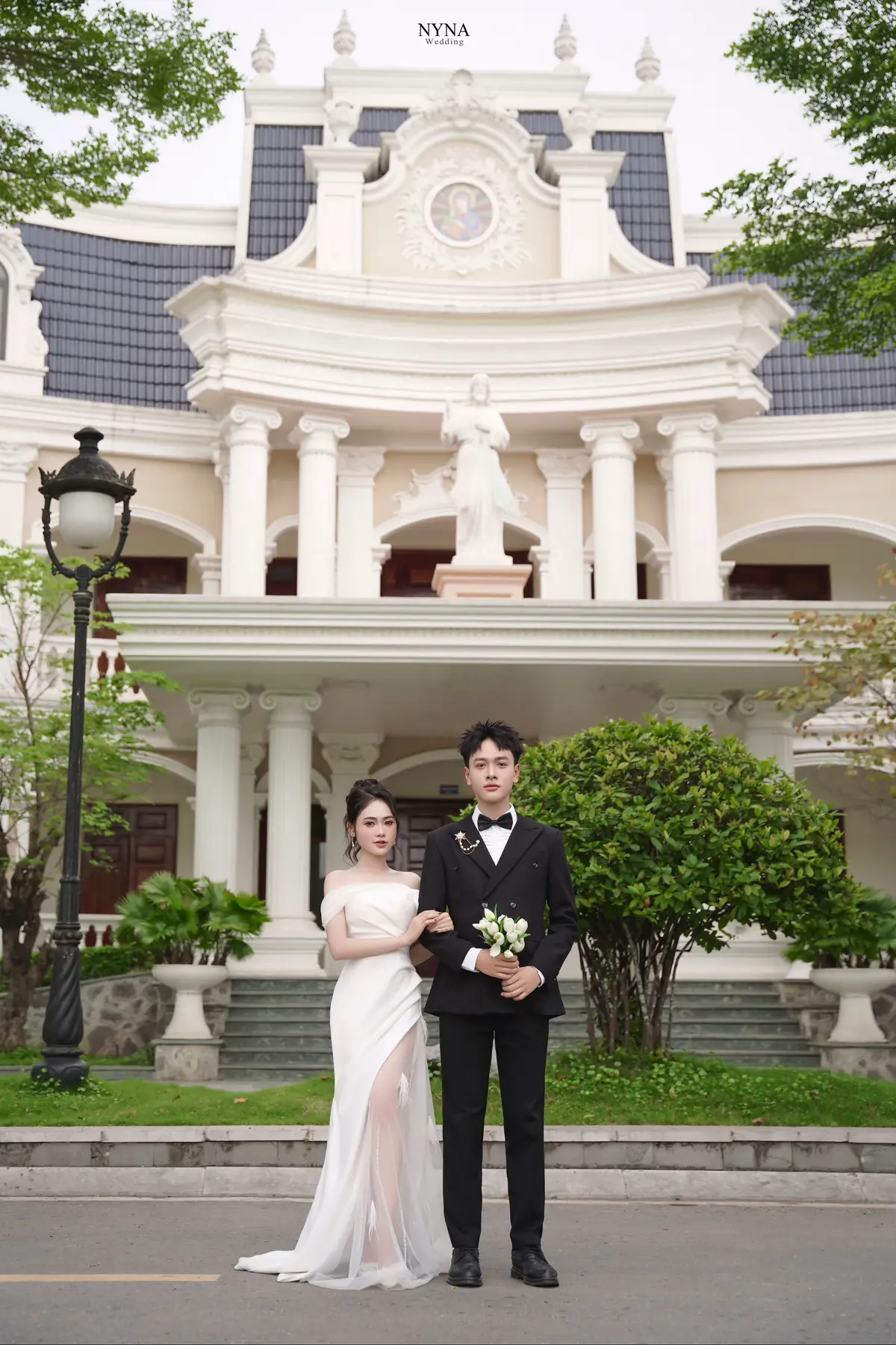 GÓC MỜI ĐÁM CƯỚI - THIỆP MỜI ONLINE THAY CHO NHỮNG TẤM THIỆP HỒNG CHƯA KỊP TRAO TAY _ 𝐇𝐚𝐩𝐩𝐲 𝐰𝐞𝐝𝐝𝐢𝐧𝐠 _ 𝑇𝑟𝑎̂𝑛 𝑡𝑟𝑜̣𝑛𝑔 𝑘𝑖́𝑛ℎ 𝑚𝑜̛̀𝑖: 𝐶𝑜̂, 𝐷𝑖̀, 𝐶ℎ𝑢́, 𝐵𝑎́𝑐, 𝐴𝑛ℎ, 𝐶ℎ𝑖̣, 𝐸𝑚, 𝐵𝑎̣𝑛 𝐵𝑒̀, 𝑔𝑎̂̀𝑛 𝑥𝑎 𝑡𝑜̛́𝑖 𝑑𝑢̛̣ đ𝑎́𝑚 𝑐𝑢̛𝑜̛́𝑖 𝑐𝑢̉𝑎 𝑣𝑜̛̣ 𝑐ℎ𝑜̂̀𝑛𝑔 𝑐ℎ𝑢́𝑛𝑔 em : XUÂN KHẢI - PHƯƠNG LY Trân trọng kính mời mọi người tới dự: LỄ THÀNH HÔN Lễ thành hôn tổ chức vào lúc 9h00 ngày 30 tháng 4 năm 2025 (ÂM LỊCH) Tại tư gia nhà trai: xã Liên Hiệp, huyện Phúc Thọ, Hà Nội. Do thời gian chuẩn bị đám cưới bận rộn, điều kiện địa lý và thời gian, trong quá trình thiệp hồng trao tay không thể không có thiếu sót mong mọi người thông cảm và xem như bài viết này là lời mời chân thành nhất từ vợ chồng em. Kính mong mọi người sắp xếp, bố trí thời gian và công việc tới uống chung vui chén rượu mừng cùng vợ chồng em. 
