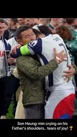 Son Heung-min crying on his Father’s shoulders.. tears of joy! 🏆 #sonheungmin #son #heungsonmin #tottenhamhotspur #tottenhamfc #bruno #brunofernandes #manchesterunited #manutd #manu #london #europaleague #europaleaguefinal #fyp #PremierLeague #fyppp #ange #rubenamorim #shaw #kevindanso #danso #richarlison 