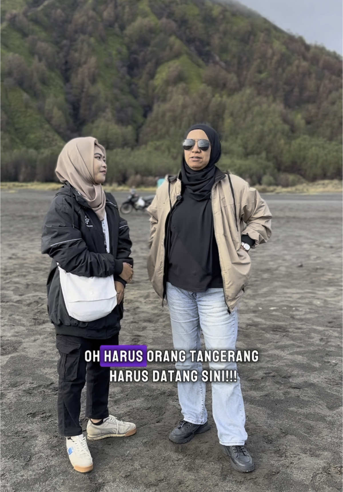 PANGGILAN WARGA TANGERANG, WAJIB BUAT KE BROMO!! Hehehe, kalau kata kakaknya sih wajib yaa karena di Tangerang gak nemuin view se cantik bromo😁🤭🤫  Jadi kapan nih temen2 yang dari tangerang ngagendakan buat main ke bromo? Tenang aja, kita bantuin kamu arrange jadwal, budget sampe semua makan jugaa biar ngetrip bareng @eternatravelers.id 😎  -------------- Open Trip Bromo dari Surabaya - TRIP BULAN MEI JUNI READY📌 - berangkat Tiap weekend Hanya 379.000/pax📌 Meeting Point : ✅ stasiun Gubeng Baru ✅ Jl Kalasan No 21  ✅ Terminal Bungurasih Info paket Private Trip, Sewa Jeep, homestay di Bromo bisa konsultasi gratis melalui Link di bio / DM @tripbromoprobolinggo @eternatravelers.id atau bisa juga diakses melalui website : https://eternatravelers.com  #pastisatsetwatwet #pastiberangkat #sobateterna #opentripbromo #bromodarisurabaya #bromotourpackage  #mountbromotourpackage #opentripbromo #opentripbromodarijakarta #tripbromodarisurabaya #privatetripbromo #tripbromodariprobolinggo #opentripbromosurabaya #tripbromomurah #bromo #outfitbromo #wisatabromo #mountbromo #bromotenggersemeru #eternatravel #eternatravelers 