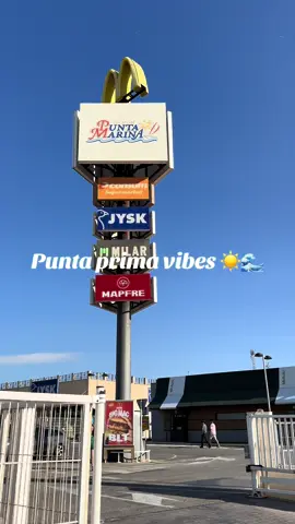 Just vibes in Punta Marina 🌞 No rush, just sun, shops & good food 🛍️🍔 #SpainVibes #CostaBlanca #ChillDay #PuntaMarina #TravelTok #GoodVibesOnly #puntaprima #spain 
