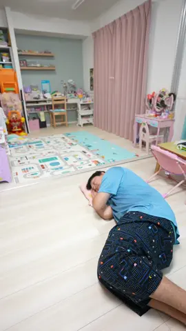 Wakeup prank on dad by daughter🤣🤣🤣Japanese funny video #shorts