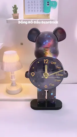 Đồng hồ để bàn gấu bearbrick, chất liệu composite cao cấp, kích thước 20*10cm. Decor góc làm việc hoặc học tập siêu xinh #dongho #donghogaubearbrick #donghodeban #donghodecor #trangtribanlamviec #donghohoctap #decor #review #trending #xhtiktok 