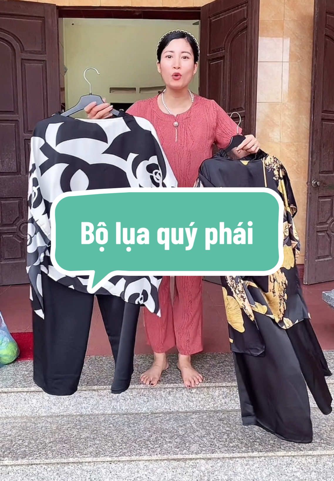 Một món quà mà mẹ nào cũng thích luôn mặc lên sang lắm luôn #livetiktokshop #minhkhuongdobo #dotrungnien #xuhuong #macdepmoingay #meyeu 