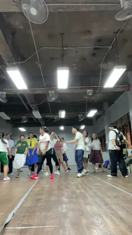 DON ROMANTIKOOO! It’s our final performance in PE 2 Aerobic Dance and this is one of our choreos. 