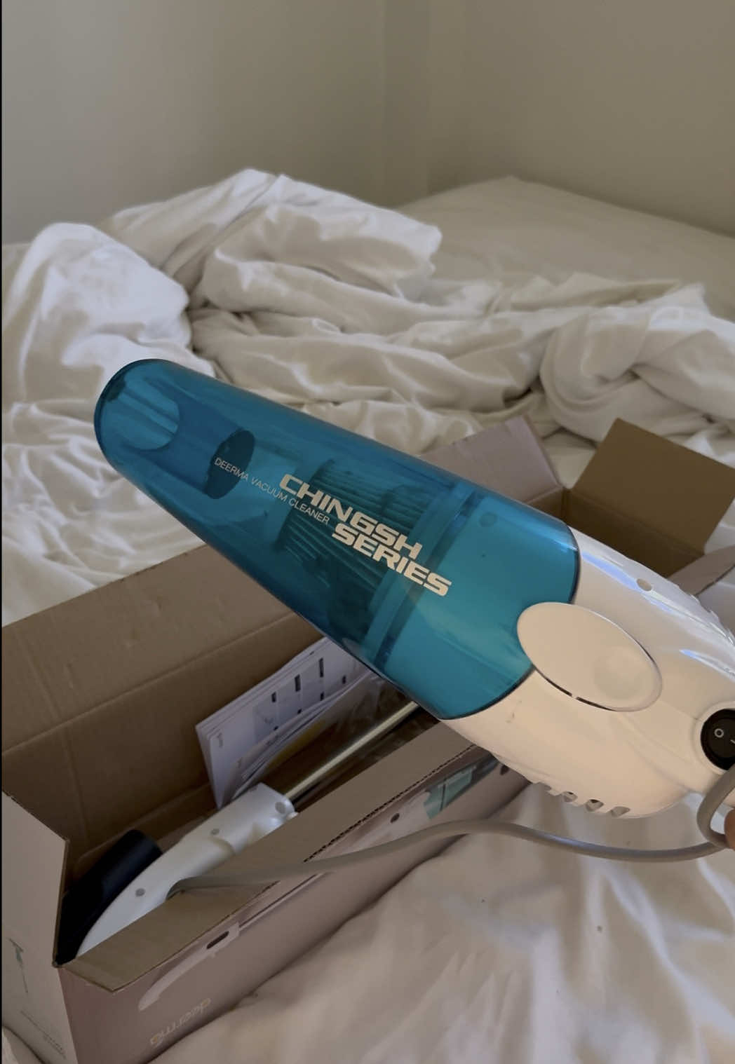 Finally — a vacuum that actually does it all!! yung mapapa-general cleaning ka talaga sa sobrang saya gamitin!! ✨⚡️ #deerma #orrohomeglobal @ORRO HOME PH @orro.home.global @ORRO HOME Philippines #deermavacuumcleaner #vacuumcleaner #homefinds 