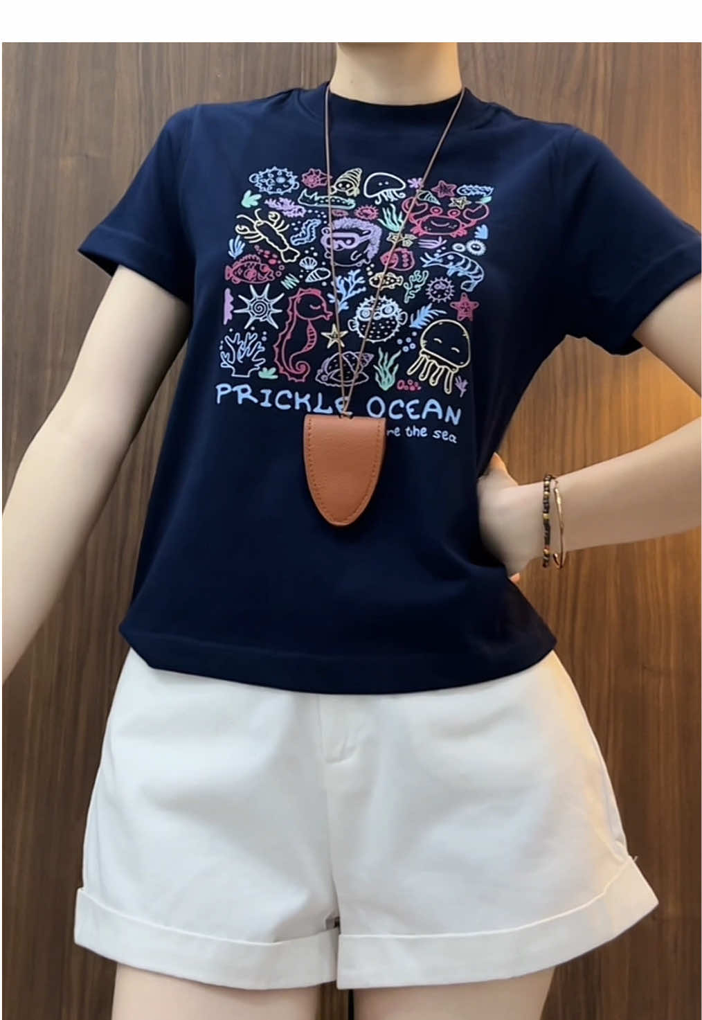 Màu này trắng da xỉu 🌸🌻✨ #reviewthoitrang #phoidoxinh #aothun #babytee 