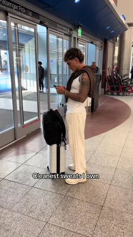 #sweatpants #mensfashion #pants #oldmoney #sweats #airportfit #outfit 