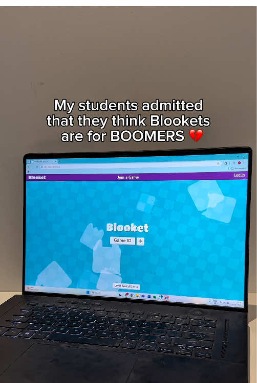 And this, dear colleagues, is how you become the COOLEST history teacher EVER! 😎🤩 #bestteacher #teachersoftiktok #over30 #blooket #kahoot #educationalgames #website #teachingtips #classroomideas #teacher #highschool 