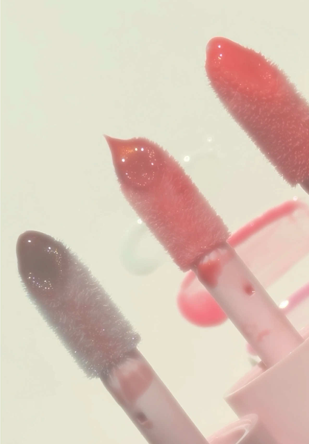 Best 👏 formula 👏 ever!  New Glossier Lip Glaze is my new favorite and I’m obsessed with the formula, shades are sheer but buildable 🥰🫶 *pr <33 @Glossier  #glossier #lipgloss #lipoil #glossierlipglaze 
