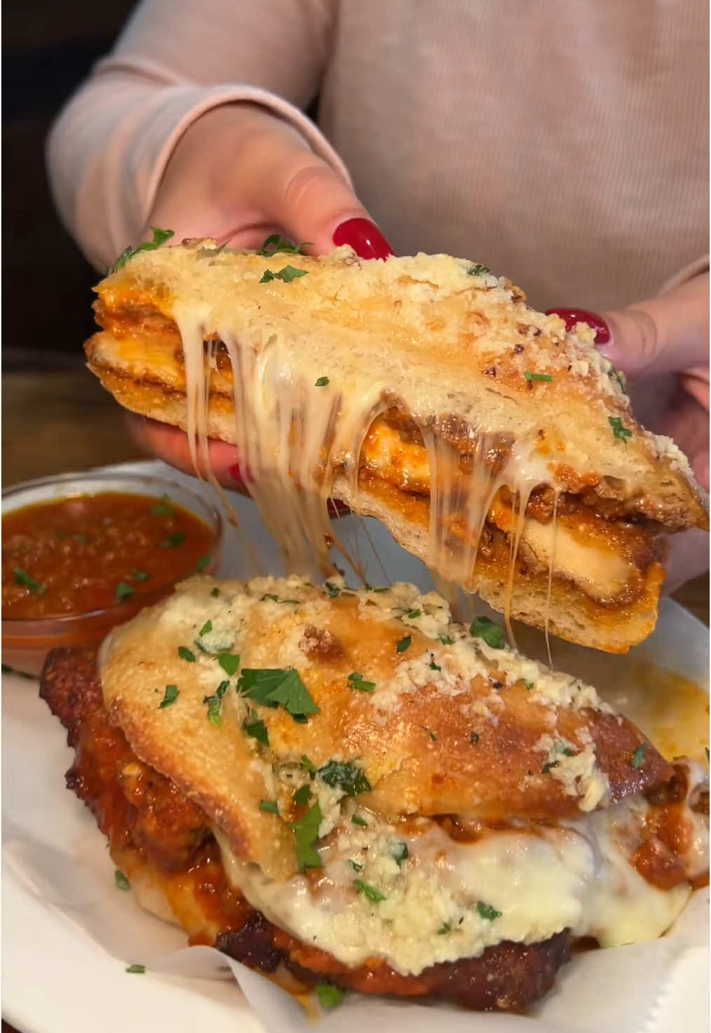 The CHICKEN BOLOGNESE GIANT GARLIC KNOT from @knapp_st_pizza in Brooklyn, NYC! 🍕🍗🔥🤤 Woah. This place keeps getting better and better. #DEVOURPOWER #fyp #foryou #foodtiktok #knappstreetpizza #knappstreet #sheepsheadbay #brooklyn #nyc #italian #italianfood #pizza #nycpizza #cooking #Recipe #italiancooking 