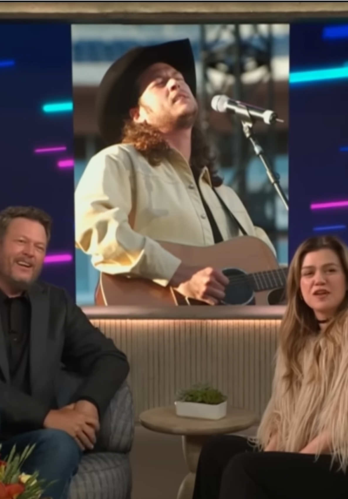 I am 100% more offended than @Blake Shelton should be 🤣 This story never gets old. Thanks for the laugh, @kellyclarkson ! 📹 @Kelly Clarkson Show 