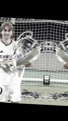 #Luka MODRIC now leaving Real Màdrid 🇪🇦 but considered as a great Legend @Aikins Fynn @kaka 
