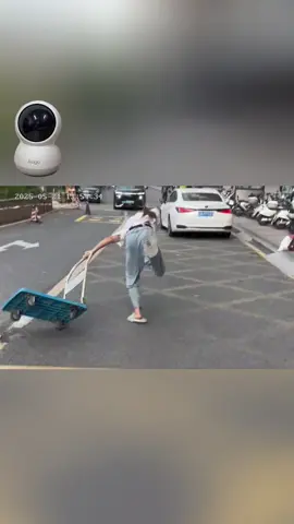 A hilarious scene captured on surveillance.#ipcamera #camera  #FunnyCameraMoments  #FunnyCameraMoments  #CameraLaughs  #HilariousSecurityFootage  #family  #viralvideo  #fyp  #fypシ  #fyppppppppppppppppppppppp 