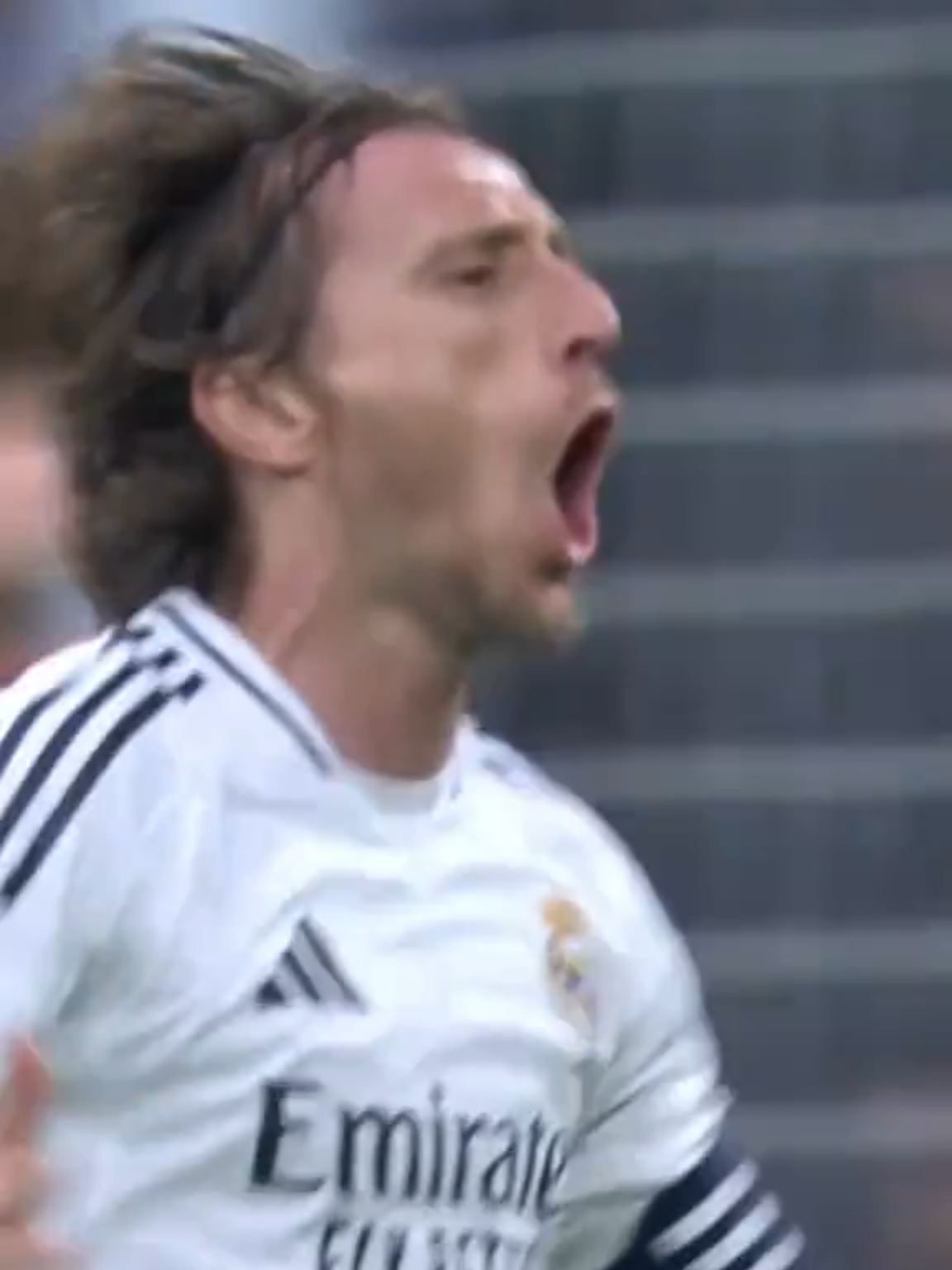 🔥 Le dernier but de #Modric avec le #RealMadrid est un BOM-BA-ZO ! #Football #Soccer #BestOf #SportsTiktok