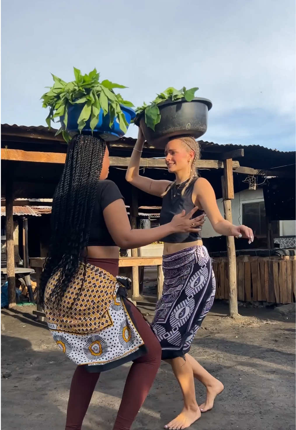 Definitely need someone to teach us this move!!😅😍 #tanzania #africa #trend #girls @baby_datyy 