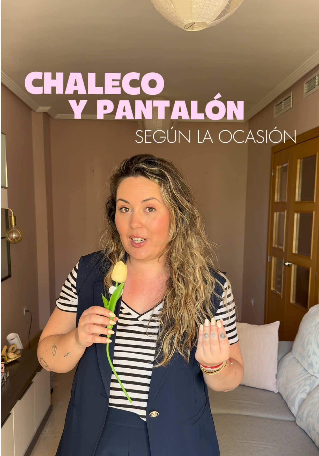 ✨Ideas para combinar un conjunto de chaleco y pantalón para primavera. 🌸Estás ideas de looks para la oficina, outifit para eventos o look para ir de comida, te servirán para combinar un conjunto con chaleco y pantalones. #inspooutfit #conjuntoprimavera #modaprimavera #lookoficina #outfitoftheday 