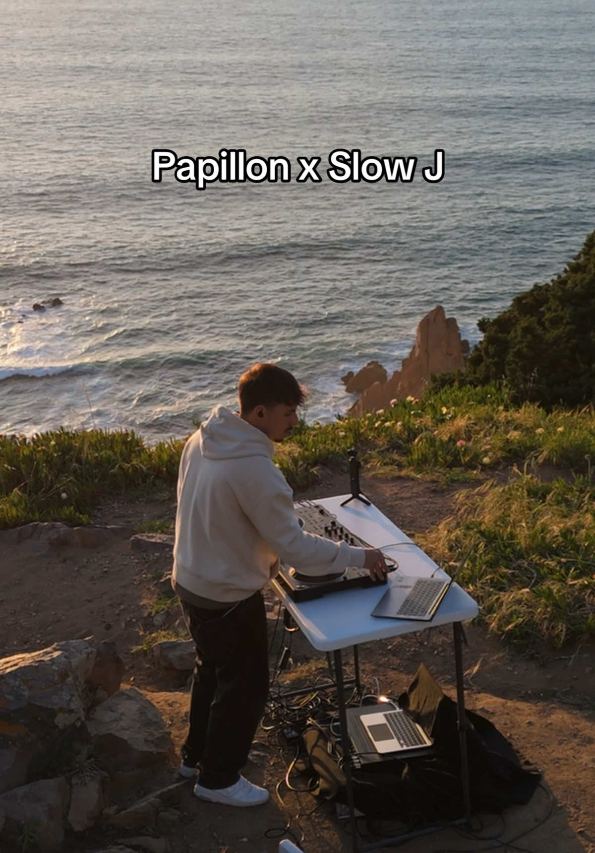 Já ouviste o meu novo set de hiphop tuga? OUT NOW 🌄 #dj #papillon #slowj #raptuga #mashup #portugal 