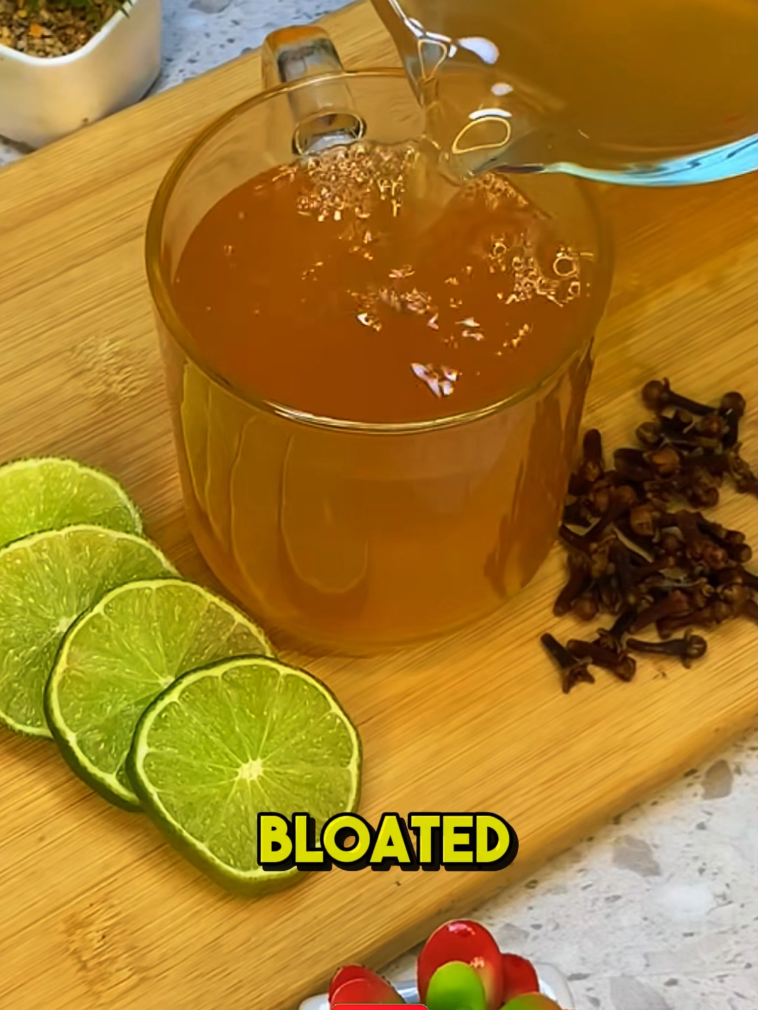 Want to rock that tight dress but your belly’s too bloated ? #remedy #naturalremedy #recipes #healthy #healthyrecipies #lemon #lime