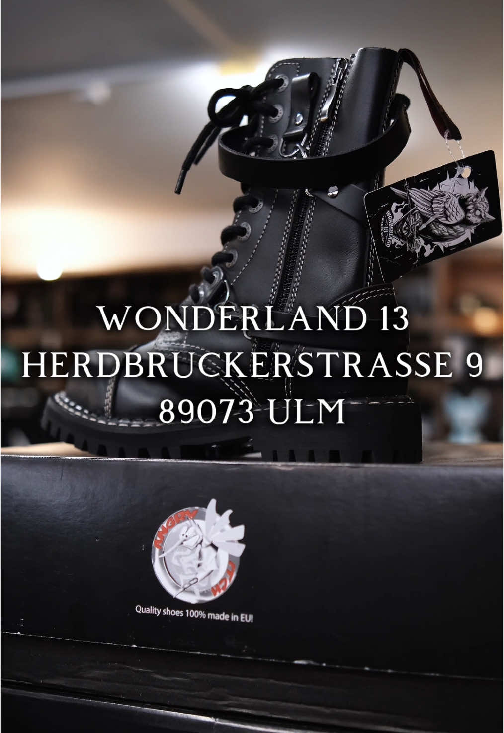 Wilkommen im Wonderland 13. Komm vorbei uns lass dich von uns verzaubern. #gothic #wonderland13 #darkfashion #boutique #emo #goth 