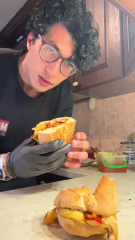 🚨 STOP SCROLLING : ce sandwich va te donner FAIM 🔥 Patates au four, oignons, tomates cerises, poivrons, romarin, huile d’olive… À mi-cuisson : j’ajoute les saucisses bien dorées 😮‍💨 Pain croustillant + mozza fondue 🧀 Et pour finir ? Une touche de harissa 🌶️ Croustillant, fondant, un vrai kiff à chaque bouchée 😍  #food #morocco #sandwich 
