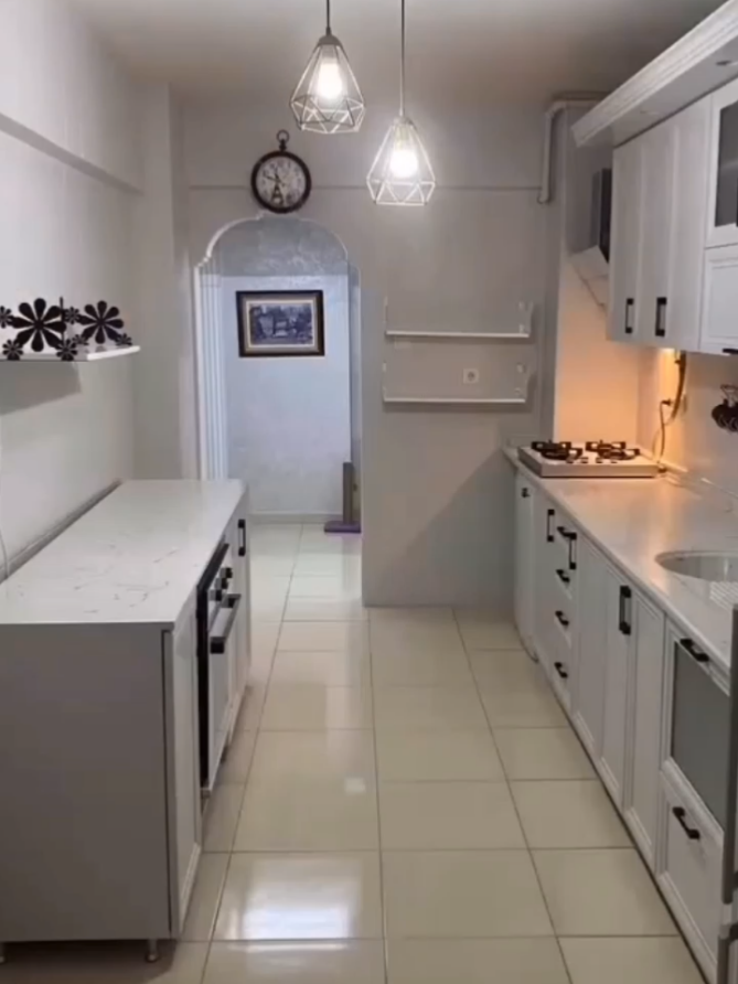 Bora renovar sua casa gastando pouco e sem quebradeira! essa tinta de azulejo e três outras superfícies é maravilhosa pra fazer a mudança que você precisa e que cabe no seu orçamento, gostou?? achei na Shopee e se quiser o link é só me pedir 😉  #reforma #reform #pintar #paint  #pintura 