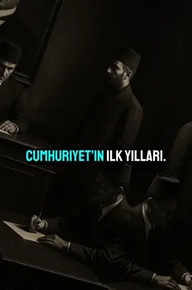 İstiklal Mahkemeleri, Türkiye Cumhuriyeti'nin ilk yıllarında (1920–1927 arası) kurulan, olağanüstü yetkilere sahip mahkemelerdir. Amaçları, özellikle Kurtuluş Savaşı sürecinde orduya karşı gelenleri, isyan çıkaranları ve rejim muhaliflerini yargılamaktı. Temel Özellikleri: Hakim ve savcı aynı kişidir. Avukat ve temyiz hakkı yoktur. Kararlar hızlı verilir, çoğu zaman idam cezaları uygulanır. Mahkemeler, hem askerî hem siyasî nitelik taşımıştır. Önemli Olaylar: İskilipli Atıf Hoca, rejim karşıtı yayın nedeniyle idam edildi. Şeyh Sait İsyanı sonrası çok sayıda kişi bu mahkemelerde yargılanıp asıldı. Menemen Olayı failleri burada yargılandı. #biliyormuydunuz #world #bilgi #keşfetteyizzz #reels #keşfet #türkiye #tiktokviral #keşfetedüş 