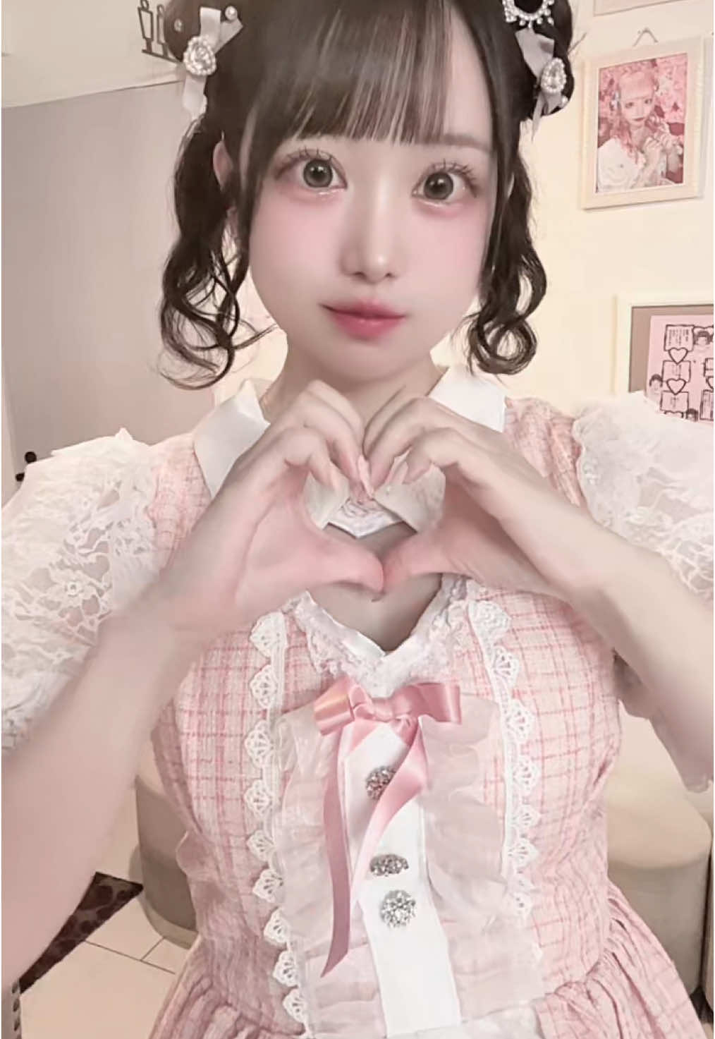 くらげ🪼ヘア意外と似合うかな？💭 制服はいつもピンクばかり選ぶ🩷 #歌舞伎町 #コンカフェ #コンセプトカフェ #ヘアメ #ヘアメイク  #アイドル #コンカフェ嬢 #ロイヤルメルト #飲めるアイドル集団 #ヘアセット #くらげヘア 