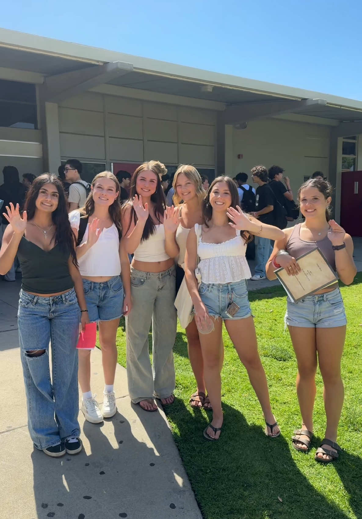 last day being a tartan w these people ❤️❤️#lastday #senioryear #goodbyehighschool 