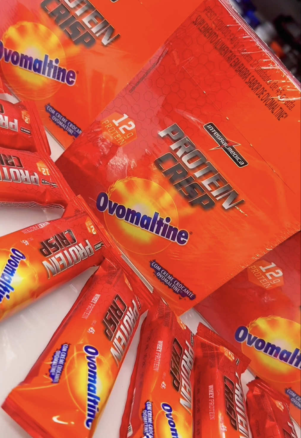 A Protein Crisp sabor Ovomaltine® é a mais nova barra de proteína da Integralmedica, desenvolvida para quem busca aliar nutrição, praticidade e muito sabor em um só produto.