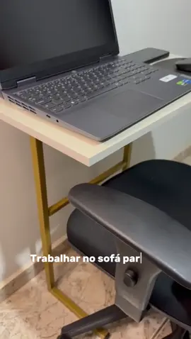 Mesinha industrial para apoiar seu notebook, livro ou até servir de apoio para seu sofá!