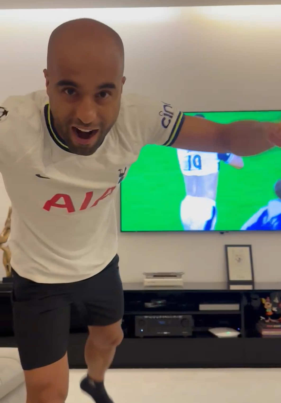 Lucas Moura loves Spurs 🥺