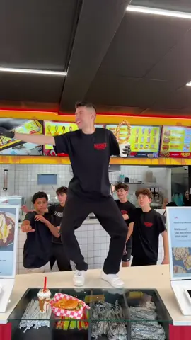 Party rocking with the Patties @Mashed Burgers 🤣🍔🔥 #jerseyyjoe #jersey #trend #viral #fyp 