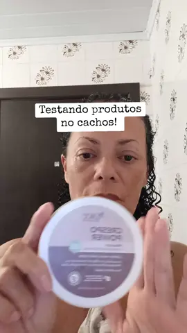 Testando produtos para os meus cachos! Me conta qual produto vocês usam nos cachos de vocês.... Hoje infelizmente não foi bom o resultado com o crespo Power da Ápice. Cabelo ficou pesado e pegajoso. . A gelatina eu já uso uns dois anos e amo de paixão. . #foryoupage  #creatorsearchinsights  #cacheada #testandoprodutos  #dicas #videoviral 