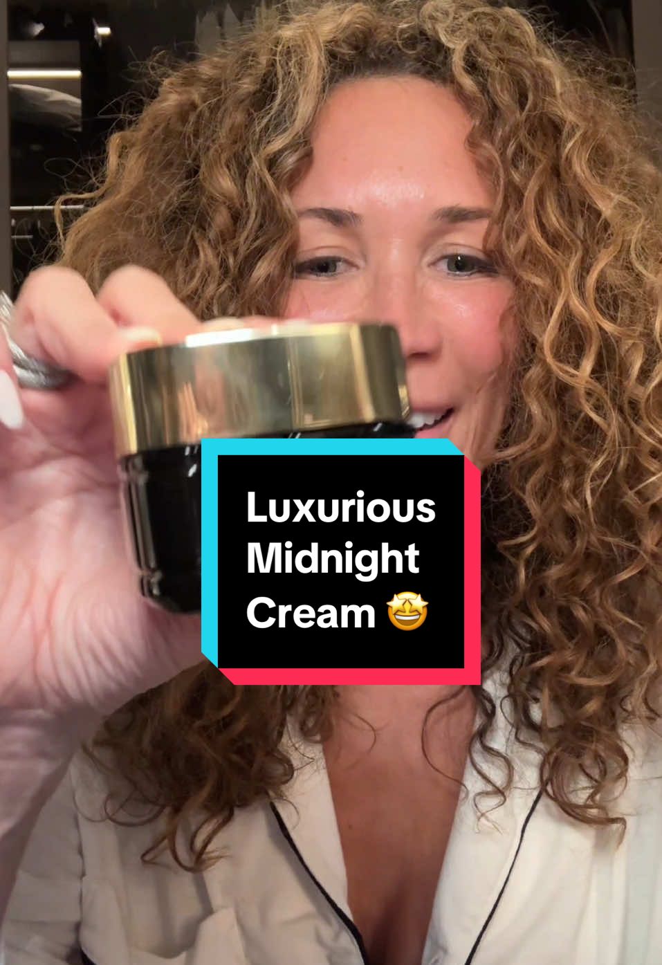Who says amazing skincare has to cost a fortune? 🤩 It doesn’t! Midnight Cream by @lorealparis is a luxury moisturizer without the crazy price tag. Silky, dewy, rich looking skin. Love it!  #midnightcream #ageperfect #skincare #loreal #skincaretips 