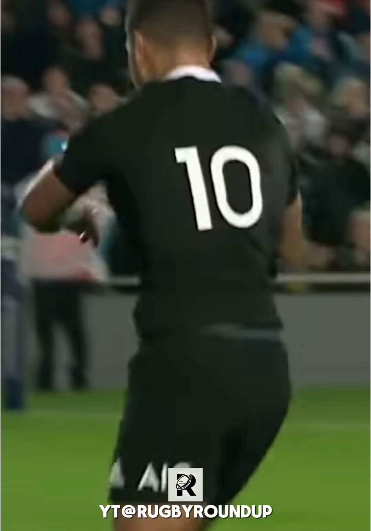 The Brain Behind Every Play: Rugby’s No.10 #rugby #rugbyunion #rugbytok #irishrugby #englandrugby #southafrica #newzealand #allblacks 