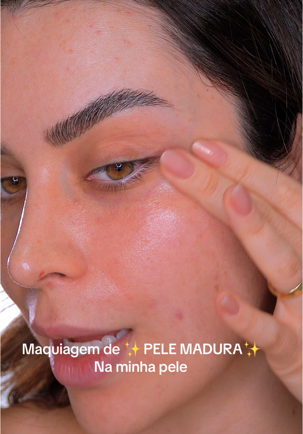 Essa duplinha da @Beyoung Loja Oficial sempre entrega performance e qualidade no acabamento da minha pele! Com Niacinamida e extrato de alga marinha, o Studio Primer e o Glow Primer entregam hidratação, ação antioxidante e durabilidade para sua maquiagem. Eu gosto mesmo de usar os dois, porque sinto um efeito 