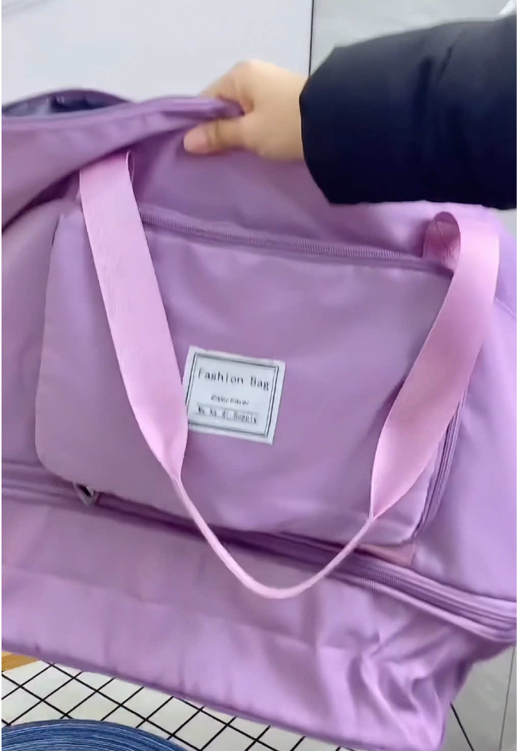 This large-capacity waterproof bag is seriously a game changer!#goodthing #foryoupage #travel #waterproof #bag 