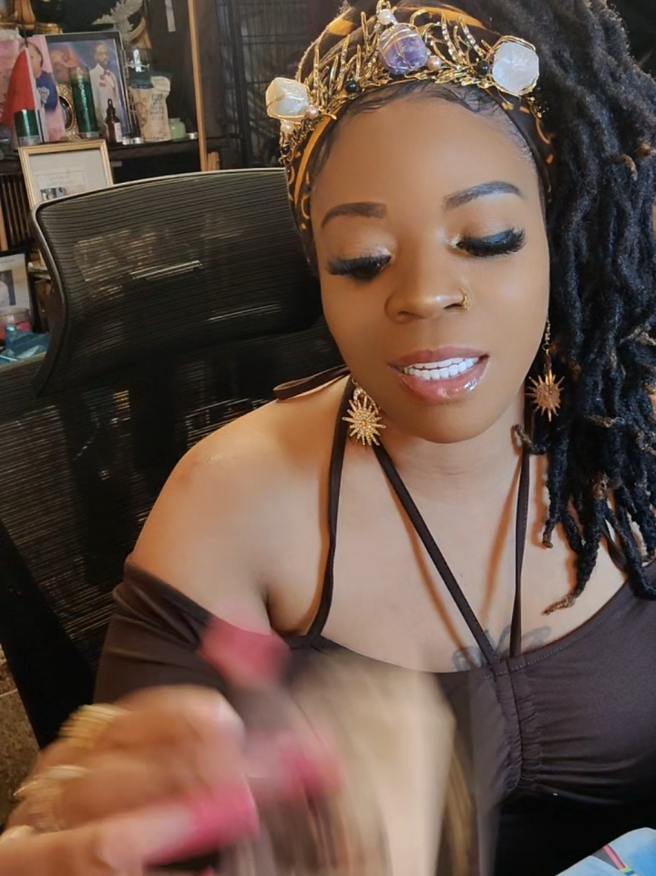 THEY MAD 😡 AS FK 😡 CAUSE YOU PAYING YOUR ENVY LOVERS ZERO FKS AND YOU GLOWING UP IN YOUR BAG 💰#soulmatesforever😘 #foryourpage #fypシ #fy #tarotamor #spiritualitytiktok #tarotreading 