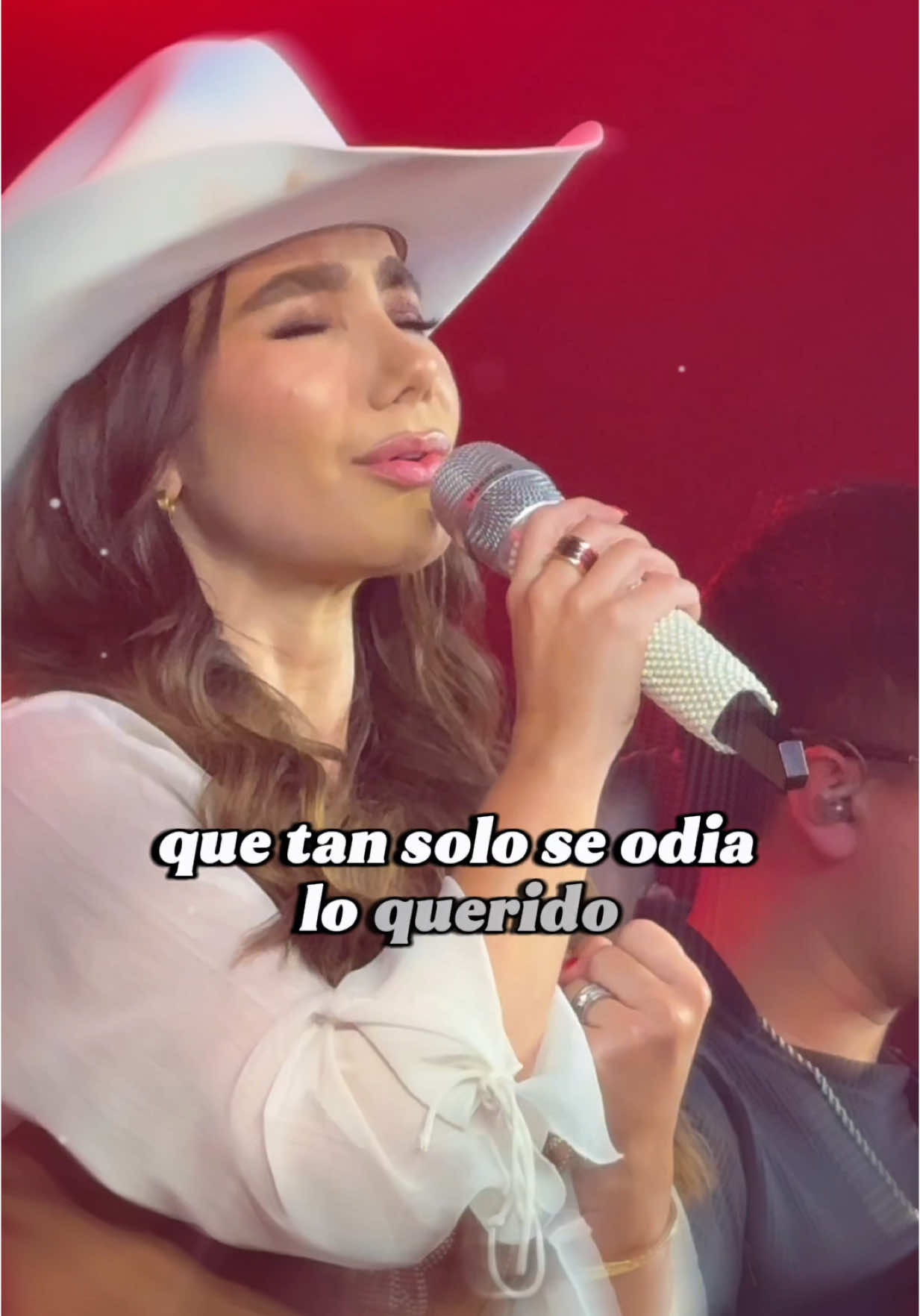 Canciones que se sienten cada vez más fuertes en el corazón! #Odiame #lyrics #covers #paolajara #JulioJaramillo #clasicos