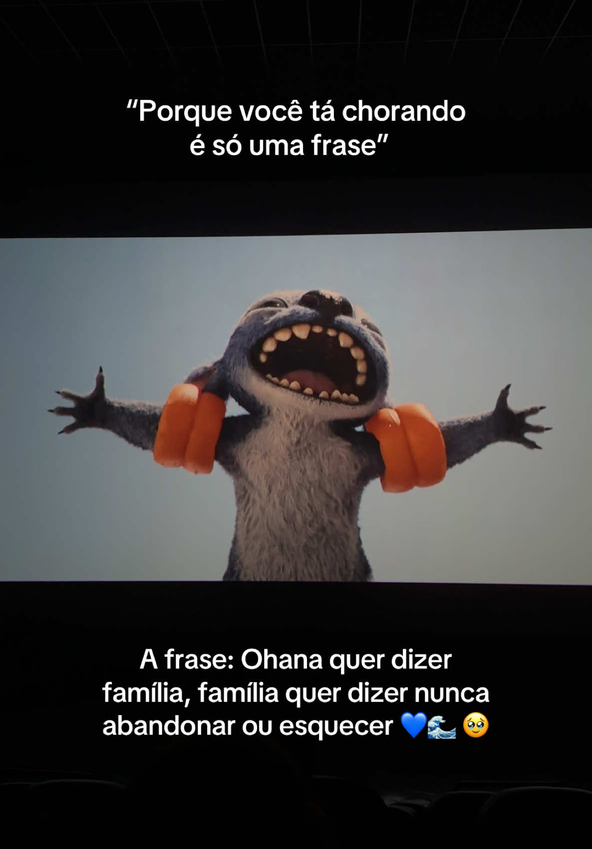 Depois de 22 anos, eu revi meu filme favorito em live action 🥹💙 #stitch #liloandstitch #liloystich #liveaction #filme #disney #perfeito #estreia #2025 #fyy #fã #paravoce #22demaio #foryoupage 