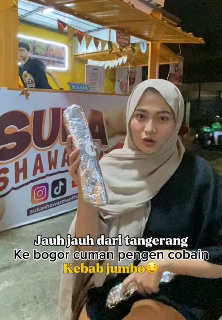 Ga sia2 sih jauh2 dr tangerang cobain kebab suka shawarma asli ini jumbo bgt full daging🤤  Btw udh tersedia 11 cabang bogor, depok dan jakarta guys @SUKA Shawarma #shawarma #sukashawarma #kebabbogor #kulinerbogor #infobogor #makanantimurtengahbogor #kebabjumbobogor #shawarmajumbo