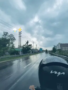 বৃষ্টি সময় ⚡️#foryou #trending #bikelife #bikelover #bike #bangladesh 