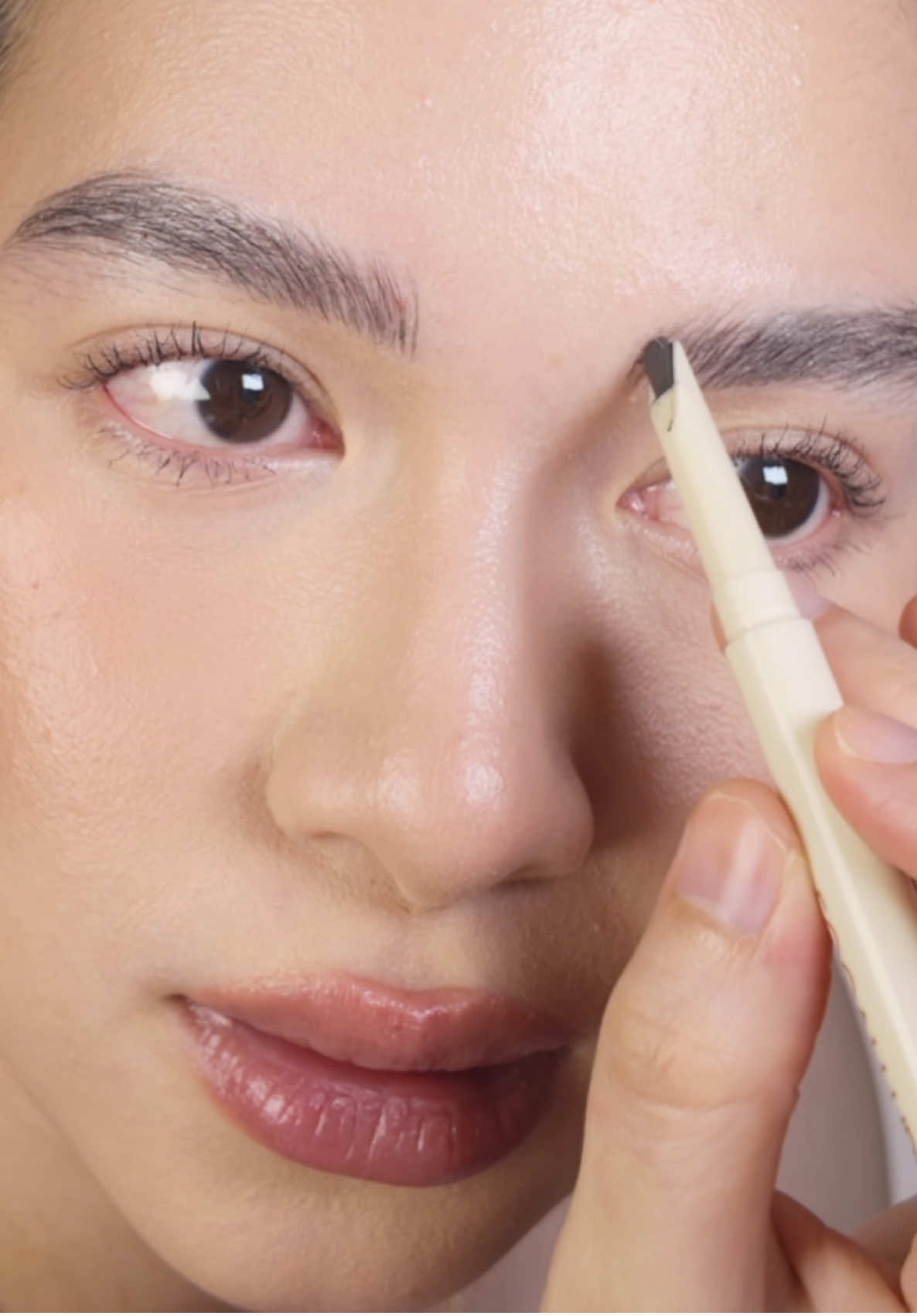 99 pesos eyebrow pencil. Affordable but very promising! #eyebrowpencil #beauty #beautyph #BeautyTok #makeup #makeupph #focallureph #focalluremusthaves #eyebrowtutorial 