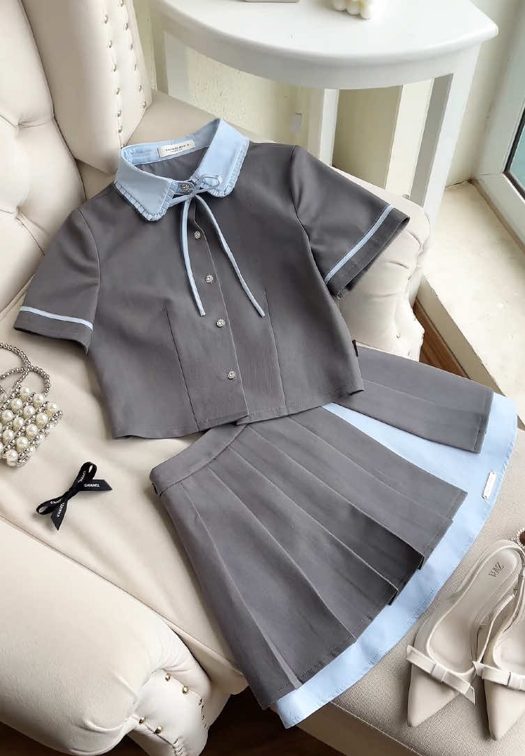 ✨ Sự kết hợp hoàn hảo của thanh lịch và duyên dáng. Set áo kiểu & chân váy xếp ly phối nơ - nâng tầm phong cách nàng một cách tinh tế❣️. #setđồthiếtkế #thoitrangnu #sangtrong #thanhlich #twentyfivedesign 
