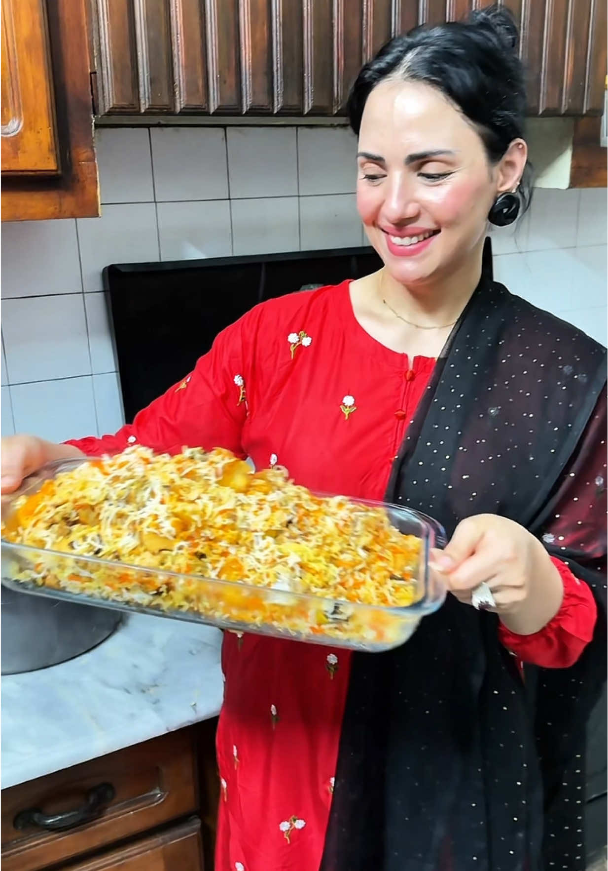A Day in My Life in Pakistan After breakfast, I start my workout to stay active. Then it’s time to clean up and cook something special. Once the food is ready, I take it to my in-laws’ house and we enjoy a meal together. We spend time chatting over chai, laughing, and just being present. It’s the little things that make each day meaningful……… ❤️🪽✨ @Usman khan  @arzoo.usman14  #CleanTok #cleaning #cooking #familytime #Foodie #inlaws #biryanirecipe #biryani #pakistani_tik_tok #peshawar #indianfood #Bangladesh 