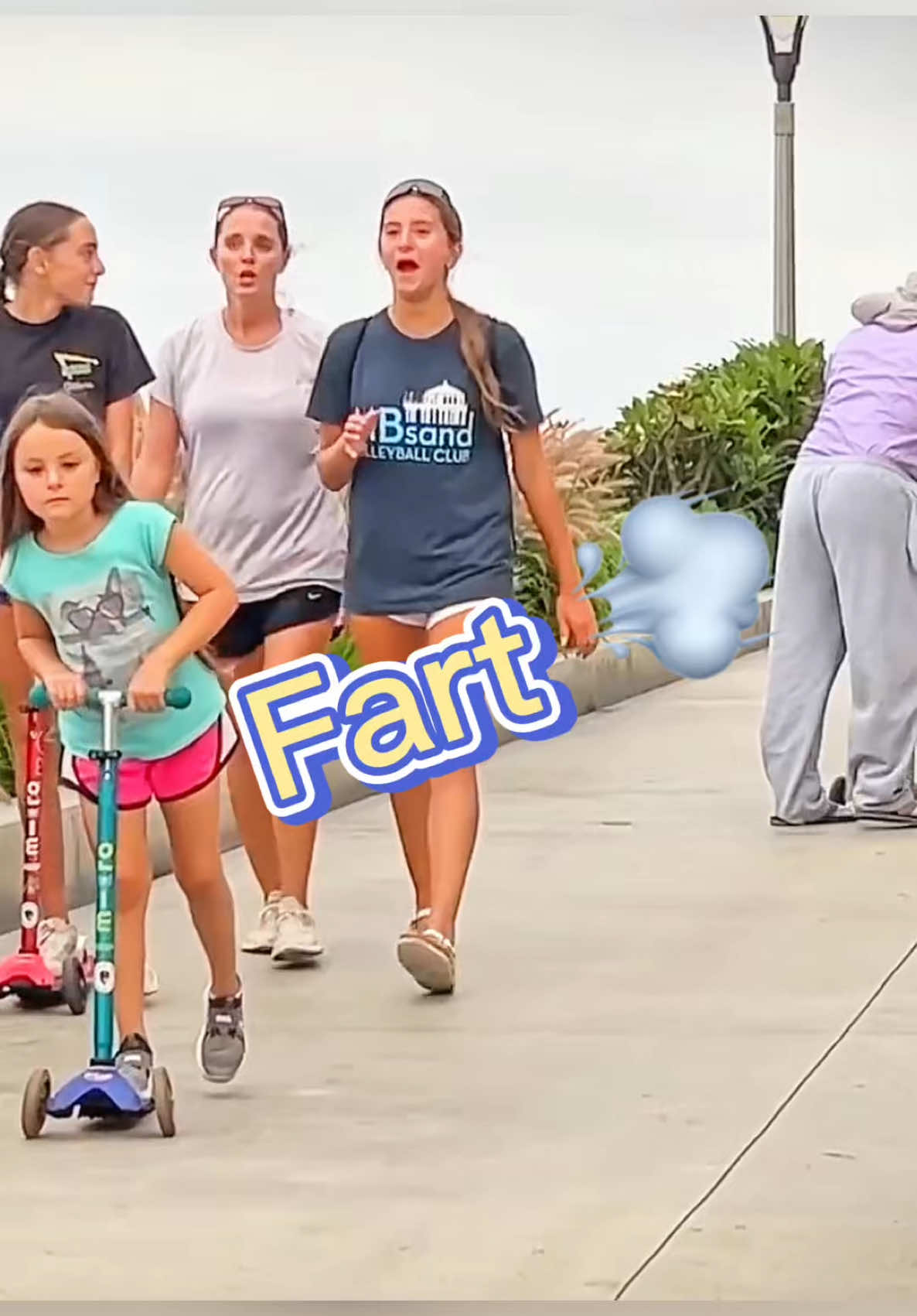 #fart #fartprank #fypシ #foryouu #prank #smileplease #funnypost #funnyprank #farting #america #trynottolaugh #fail 
