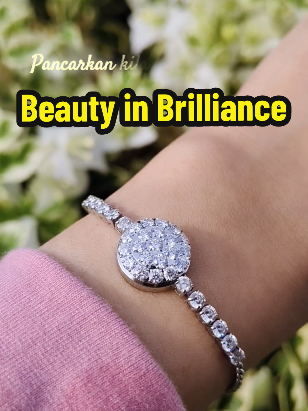 Anugerahkan dirimu sendiri dengan berlian, karena kamu layak untuk bersinar #EclatBracelet #gelangkesehatan #gelangberlian #greendiamond #MCI #diamond 